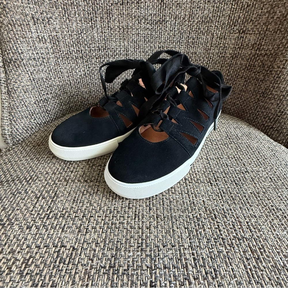 L'amour Des Pieds Kanav Suede‎ Cut Out Sneakers Size 6.5M EUC